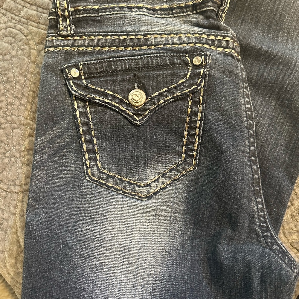 Shyanne Dark Wash Women's Jeans with Contrast Stitching